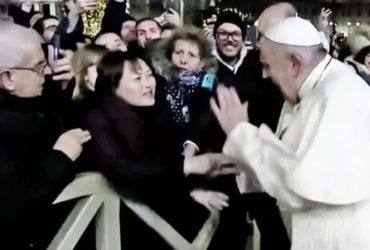 Pope Francis Slaps A Woman; Apologizes